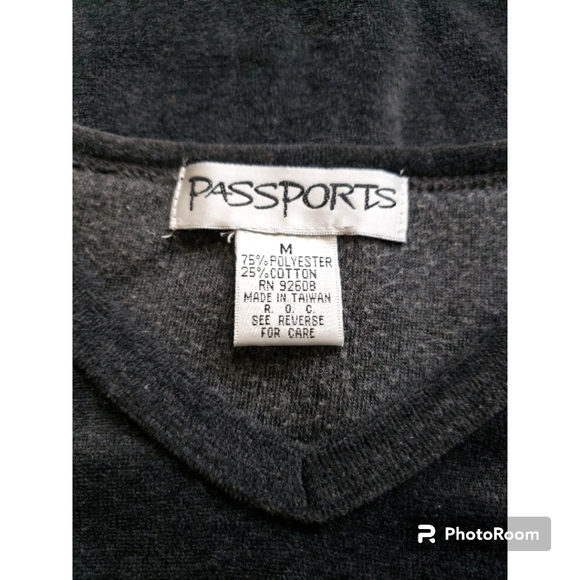 Passports V Neck Long Sleeves Top Size Medium - Picture 6 of 7